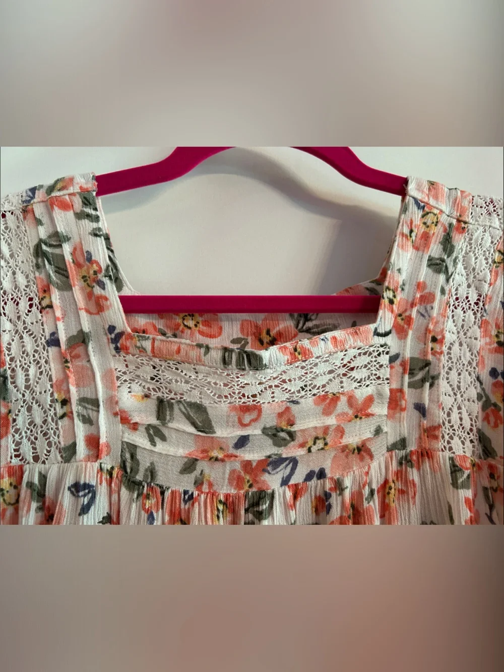 Girls Floral Lace-Detail Short Sleeve Top — White with Coral Flowers
